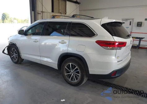 2018 Toyota Highlander Se/Xle z USA, uszkodzony, nr VIN 5TDKZRFH8JS543529